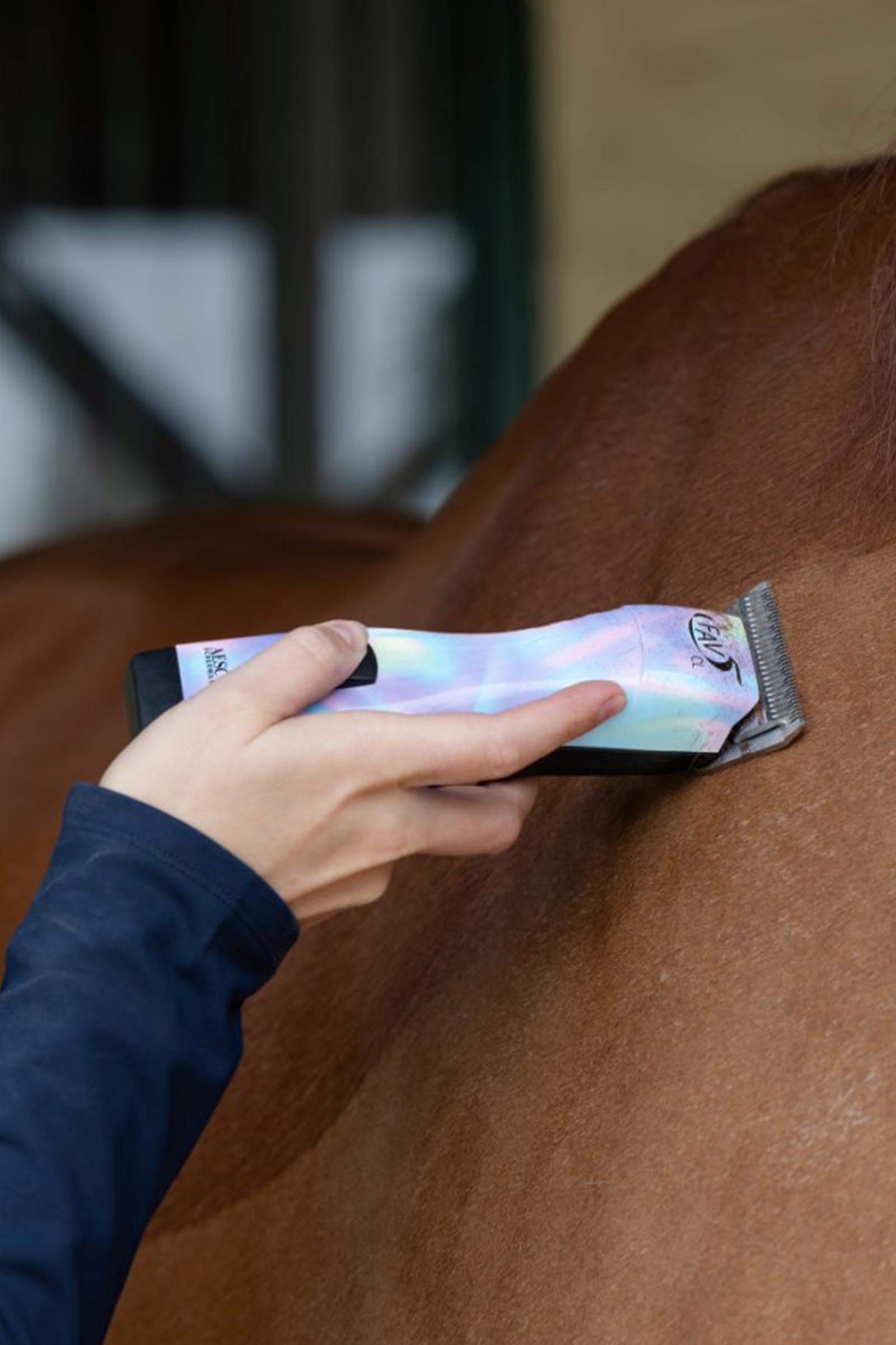 Aesculap FAV5 CL Cordless Clipper For Horses Horse Clipping & Trimming Tools