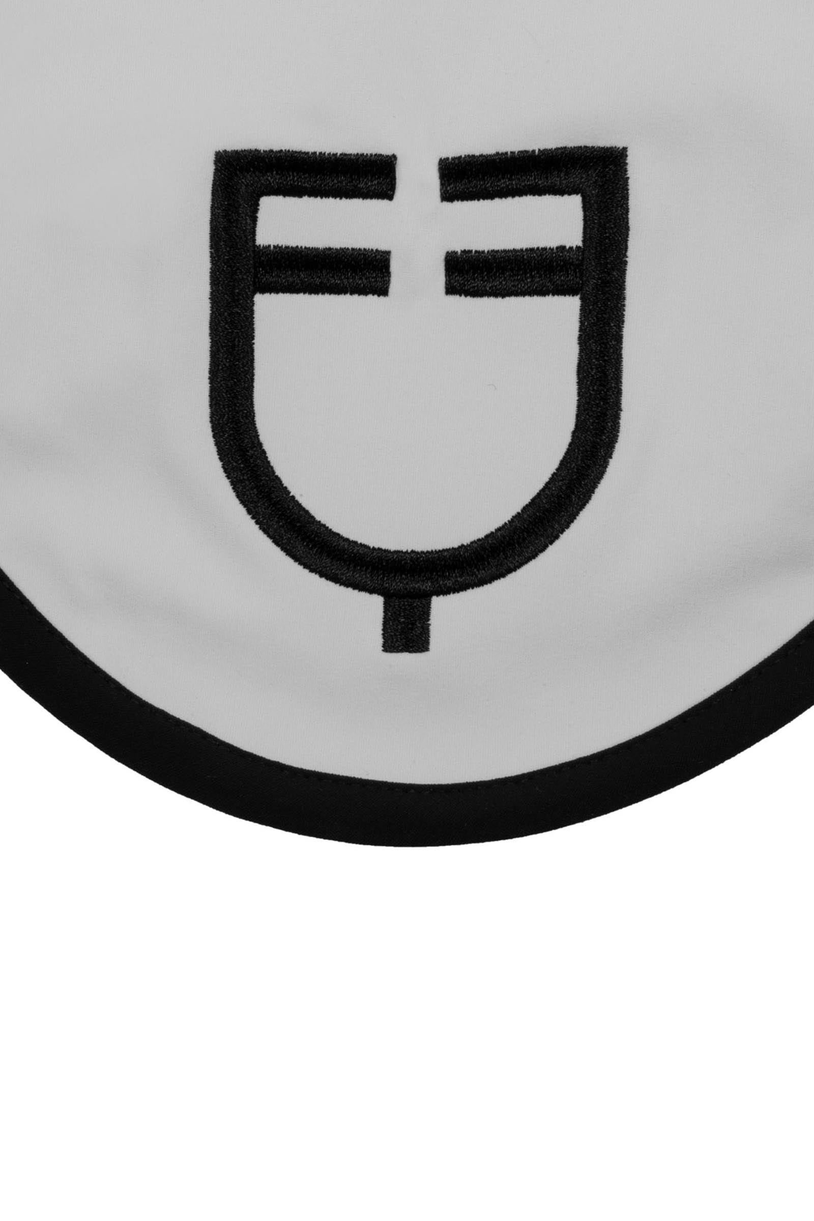 Pack shot 4