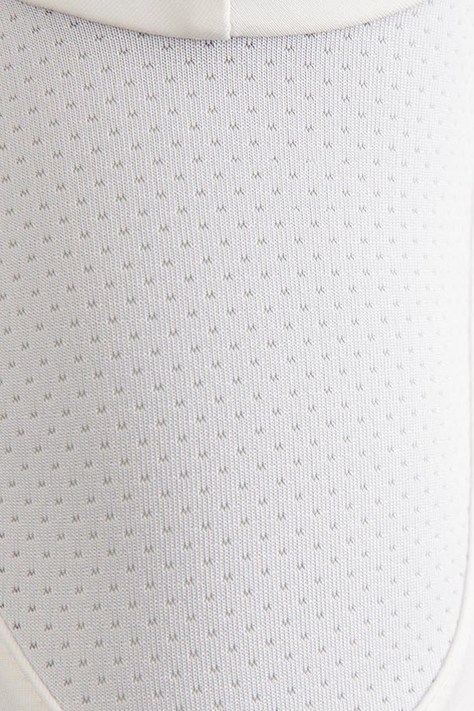 Pack shot 3