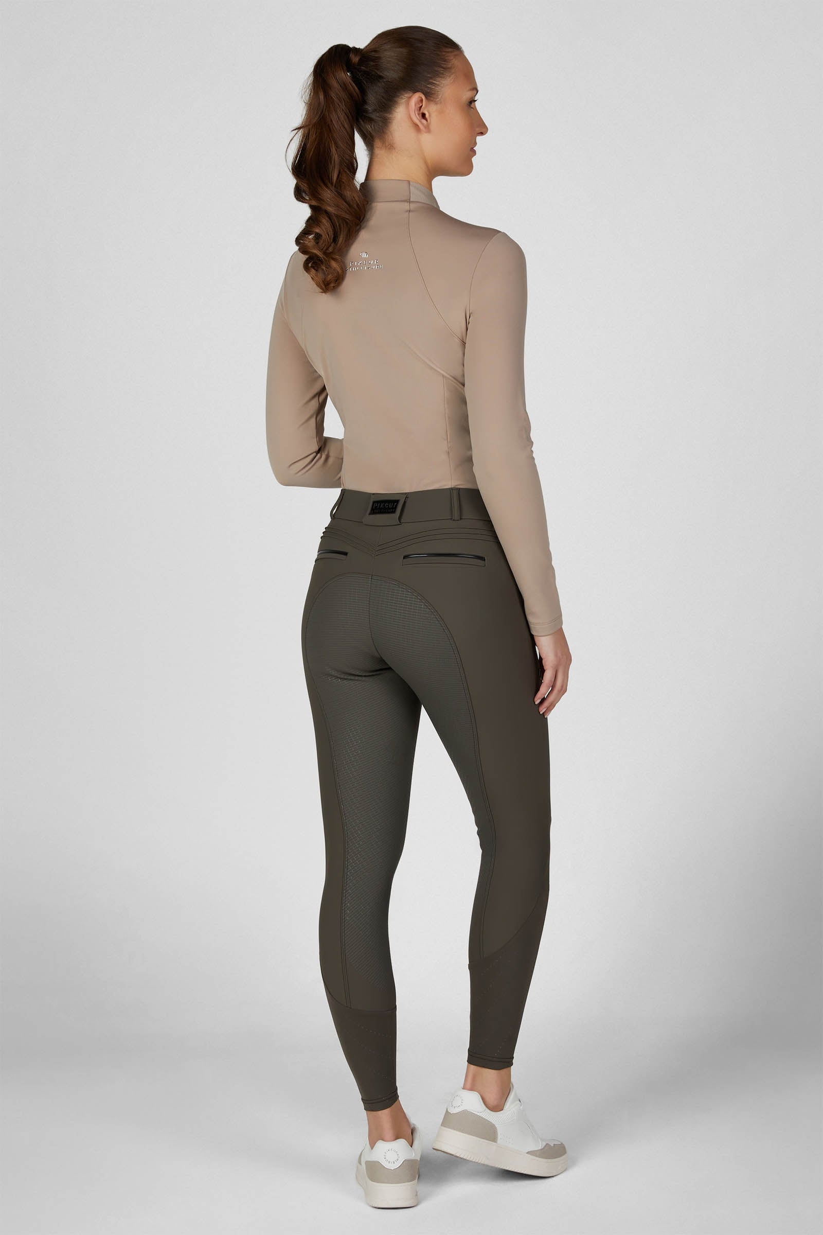 Model shot 3