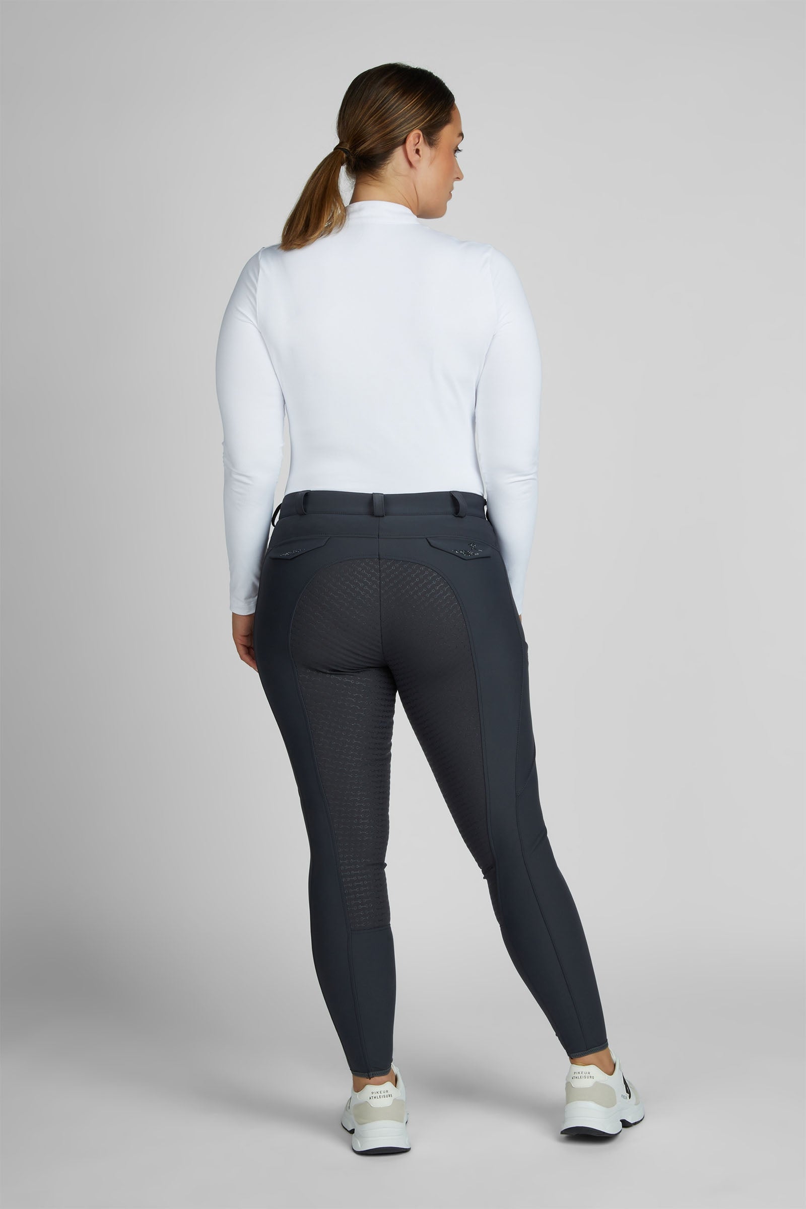 Model shot 2